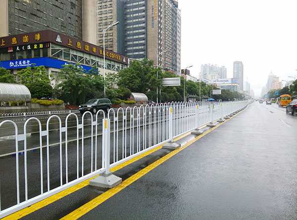 如何正確的安裝道路護(hù)欄